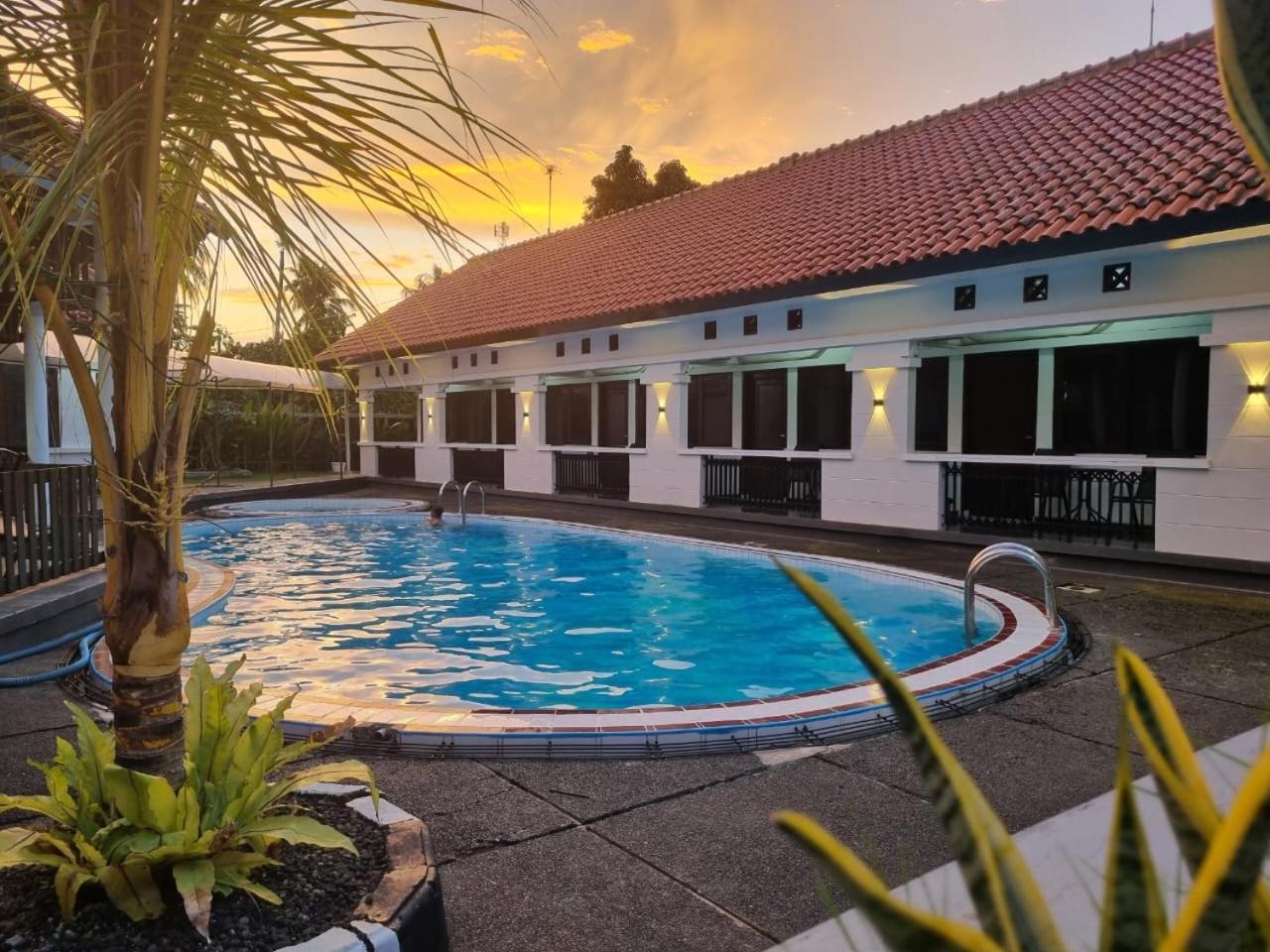 Hotel Pondok Putri Batukaras Exterior foto